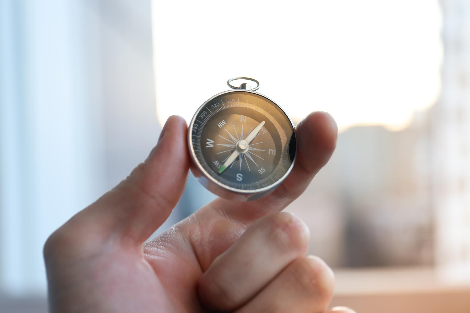 Kompas w dłoni